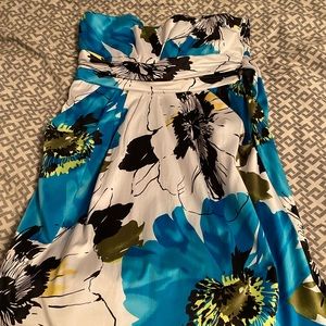 Floral dress with pockets!